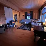 別荘 Cozy And Spacious