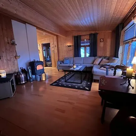 Semesterbostad Cozy And Spacious