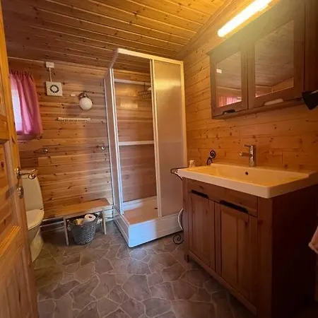 Cozy And Spacious Semesterbostad *